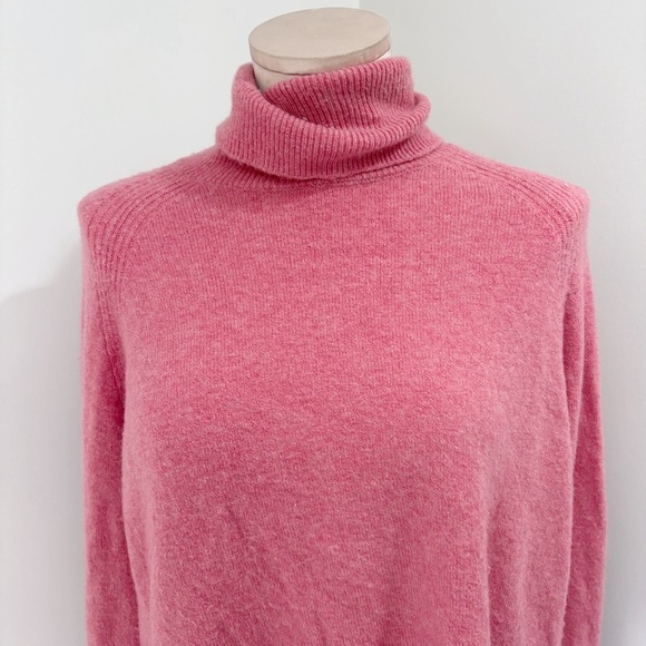 J. Crew Side Slit Supersoft Turtleneck Sweater Size Medium Pink Merino Wool - Picture 3 of 15